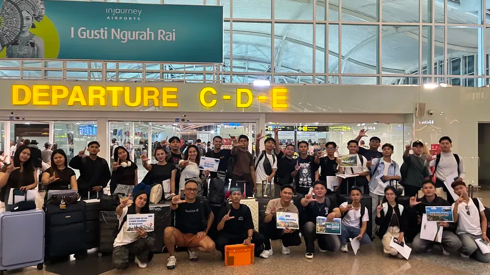 Kandidat PT Las Olas Indonesia berangkat dari Bandara Ngurah Rai